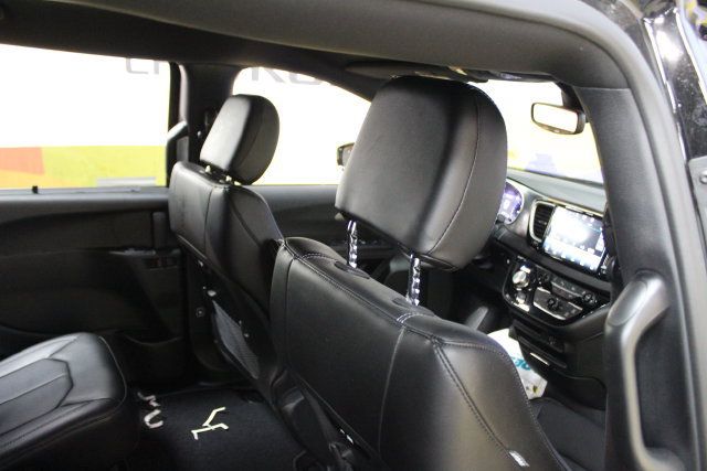Used 2026 Chrysler Pacifica Select FWD image 10