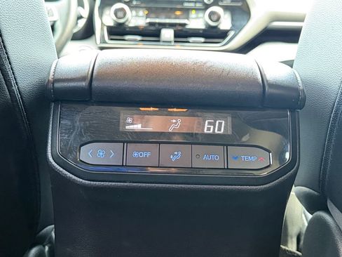 Used 2022 Toyota Highlander XLE FWD image 30