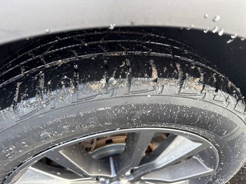 Used 2017 Ford Explorer XLT w/ XLT Technology Feature Bundle image 24