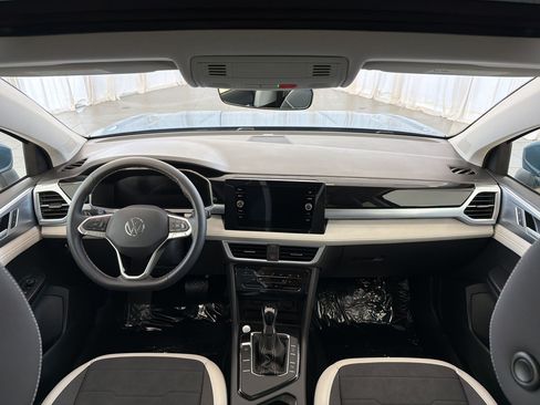 New 2026 Volkswagen Taos SE FWD image 17