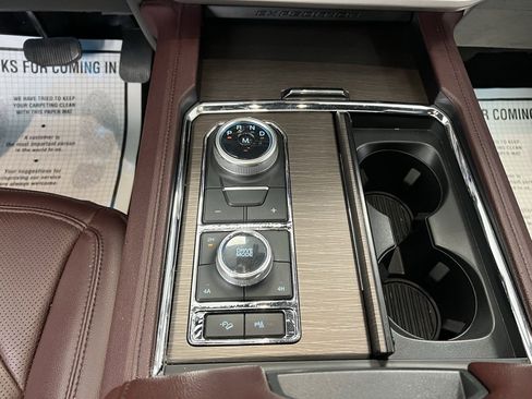 Used 2024 Ford Expedition Limited image 13