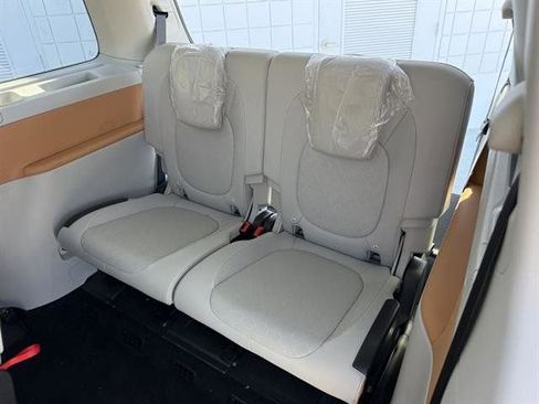 New 2025 Volkswagen ID. Buzz 1st Edition image 18