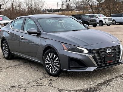 Used 2023 Nissan Altima 2.5 SV