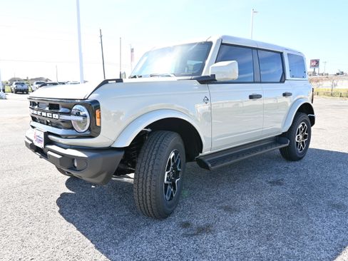 New 2026 Ford Bronco Outer Banks AWD/4WD image 8