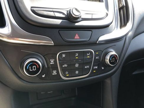 Used 2019 Chevrolet Equinox LT w/ Driver Convenience Package FWD image 17