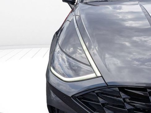Used 2021 Hyundai Sonata Limited w/ Preferred Accessory Package FWD image 9
