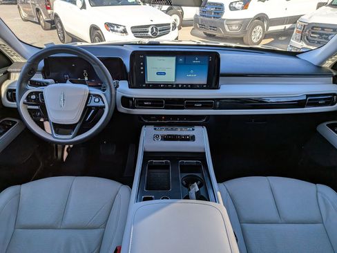Certified 2025 Lincoln Aviator Reserve image 18