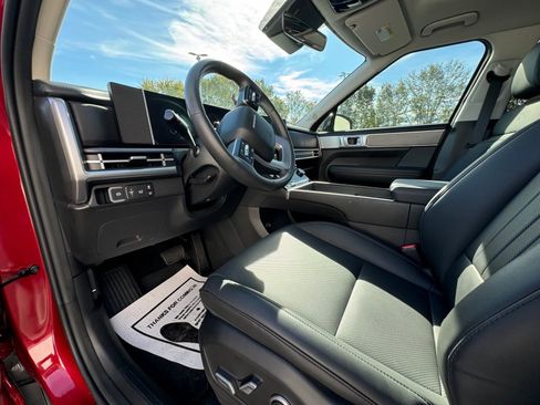 Used 2025 Hyundai Santa Fe XRT image 3