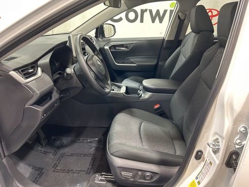 Used 2025 Toyota RAV4 XLE image 25