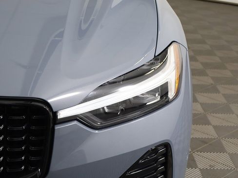 Used 2024 Volvo XC60 B5 Plus image 16