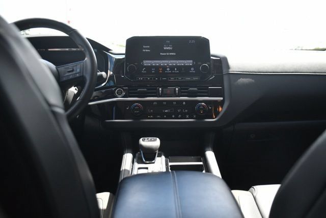 Used 2023 Nissan Pathfinder SL w/ Lighting Package (N92) AWD/4WD image 14