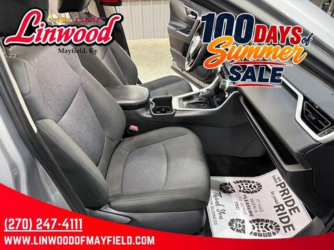 Used 2025 Toyota RAV4 XLE FWD image 34
