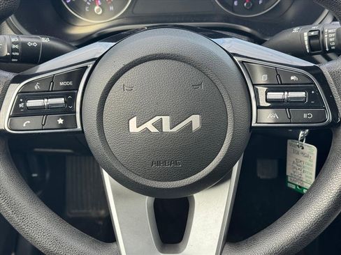 Used 2022 Kia Forte LXS image 10