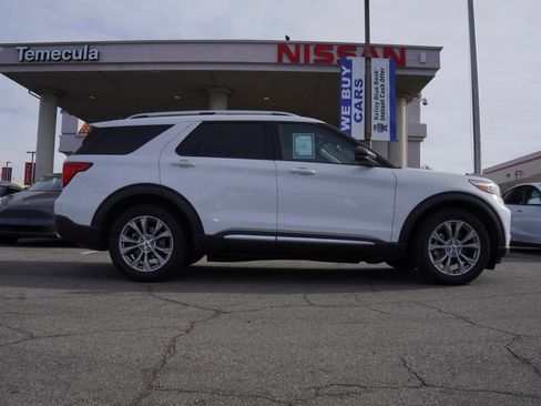 Used 2023 Ford Explorer Limited w/ Equipment Group 301A image 3