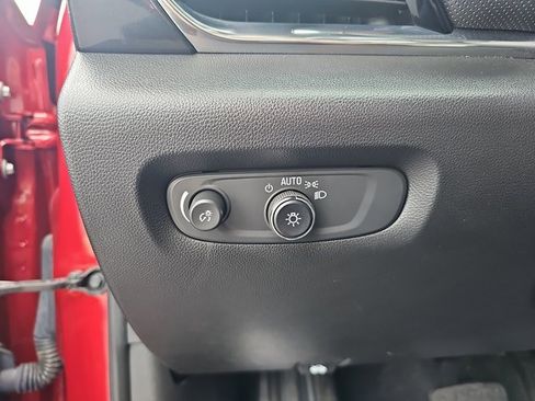 Used 2023 Chevrolet Traverse RS image 28