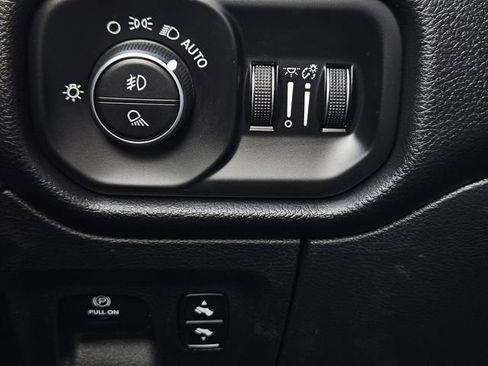 Used 2019 RAM 1500 Big Horn image 31