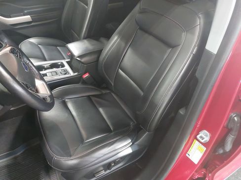 Used 2023 Ford Explorer XLT w/ Equipment Group 202A AWD/4WD image 17