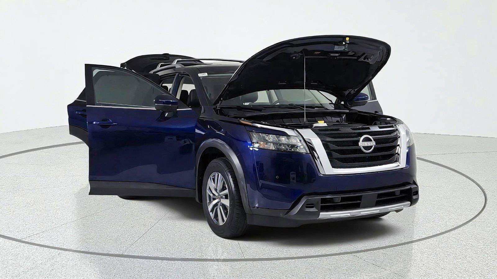 Used 2025 Nissan Pathfinder SL AWD/4WD image 9