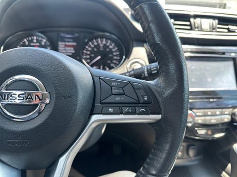 Used 2017 Nissan Rogue SL AWD/4WD image 34