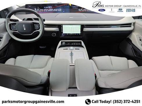 New 2025 Lincoln Navigator Reserve AWD/4WD image 11