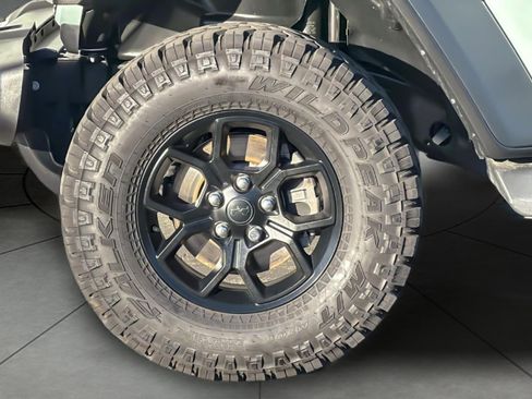 Used 2024 Jeep Wrangler Willys image 25