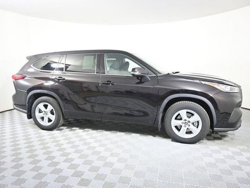 Used 2020 Toyota Highlander LE AWD/4WD image 8