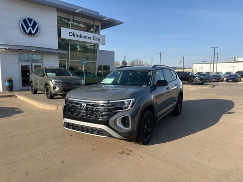 New 2026 Volkswagen Atlas Peak Edition AWD/4WD image 1