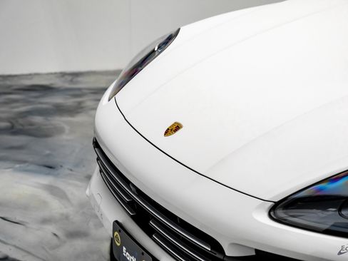 Used 2023 Porsche Cayenne image 27