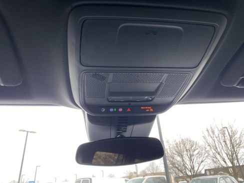 Used 2026 Chevrolet Traverse LT image 32