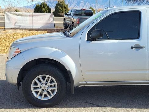Used 2018 Nissan Frontier SV image 8