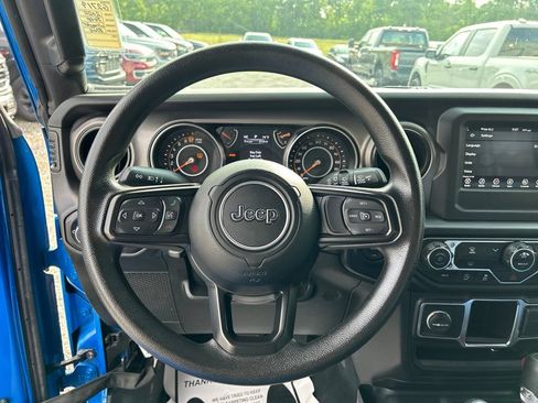 Used 2022 Jeep Wrangler Unlimited Sport AWD/4WD image 17