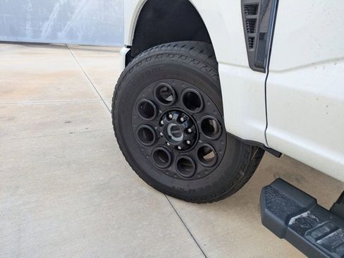 Used 2024 Ford F250 Lariat w/ Black Appearance Package image 10