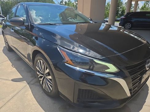 Used 2024 Nissan Altima 2.5 SV FWD image 8