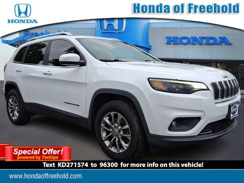 Used 2019 Jeep Cherokee Latitude Plus w/ Comfort/Convenience Group AWD/4WD image 1