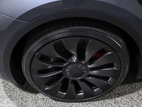 Used 2022 Tesla Model Y Performance image 11