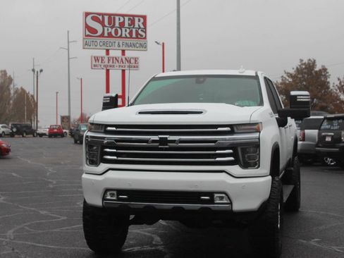 Used 2020 Chevrolet Silverado 2500 High Country w/ Technology Package AWD/4WD image 9