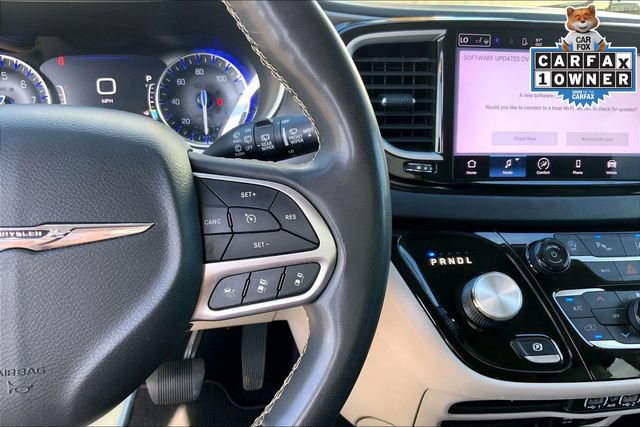 Used 2022 Chrysler Pacifica Touring-L FWD image 19