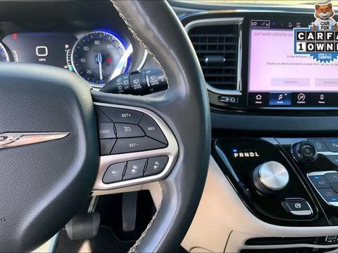 Used 2022 Chrysler Pacifica Touring-L FWD image 19