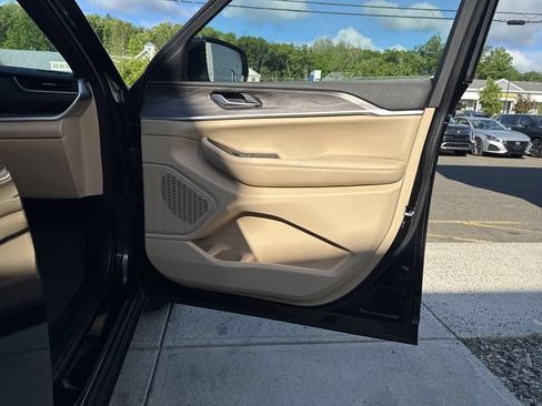 Used 2023 Jeep Grand Cherokee L Limited w/ Black Appearance Package AWD/4WD image 69