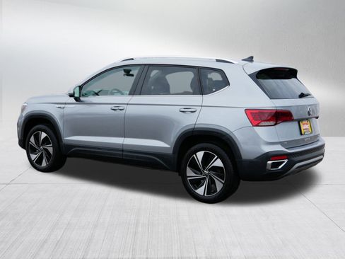 Used 2024 Volkswagen Taos SE w/ Panoramic Sunroof Package image 5