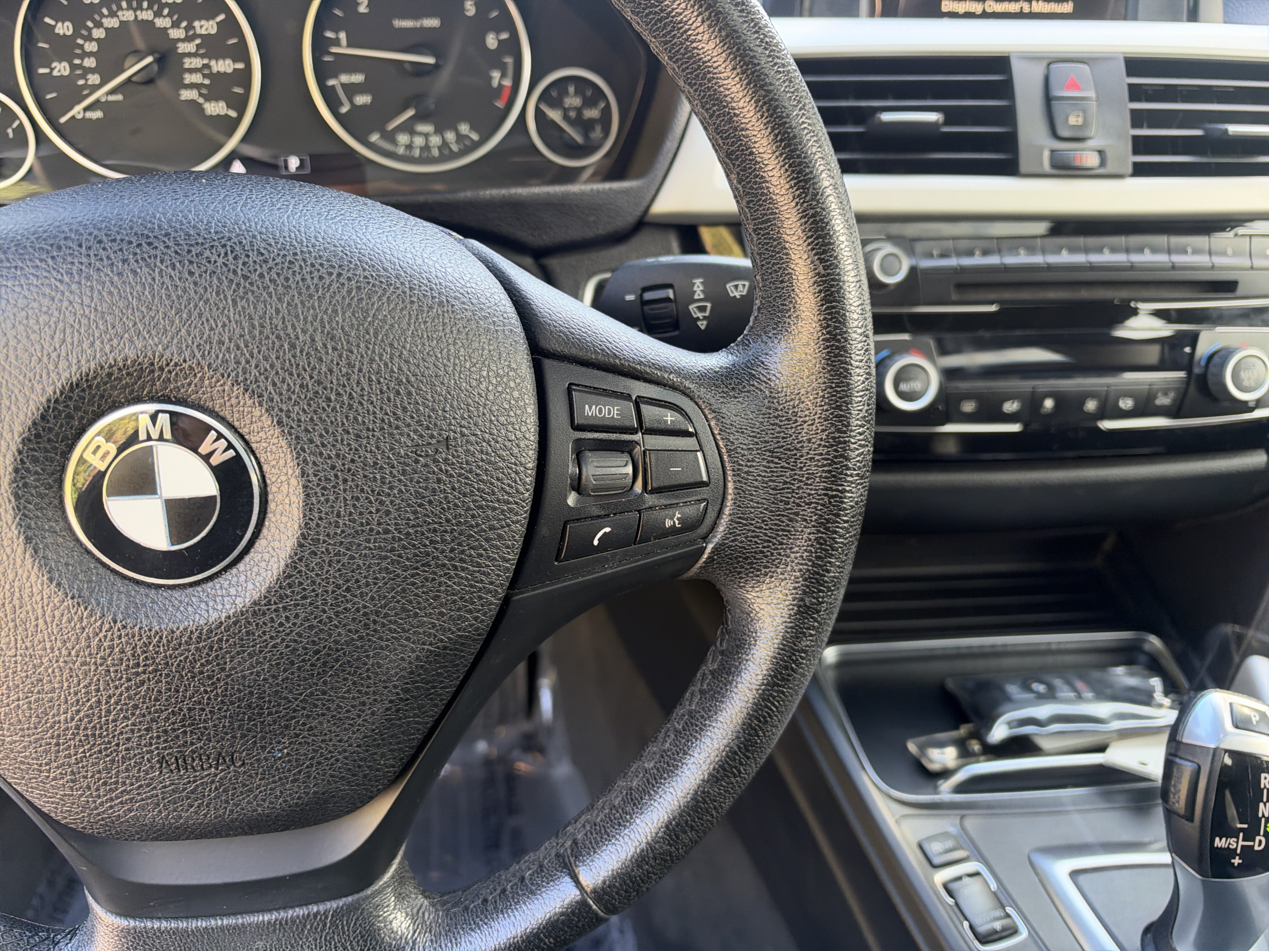 Used 2017 BMW 320i Sedan RWD image 21