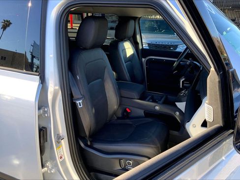 Used 2023 Land Rover Defender 130 SE image 7