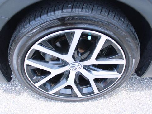 Used 2018 Volkswagen Beetle 2.0T Dune FWD image 10