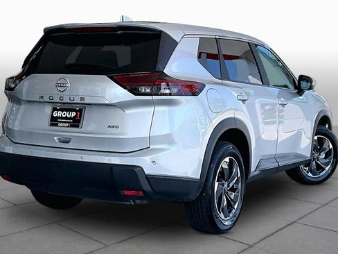Used 2025 Nissan Rogue SV AWD/4WD image 13