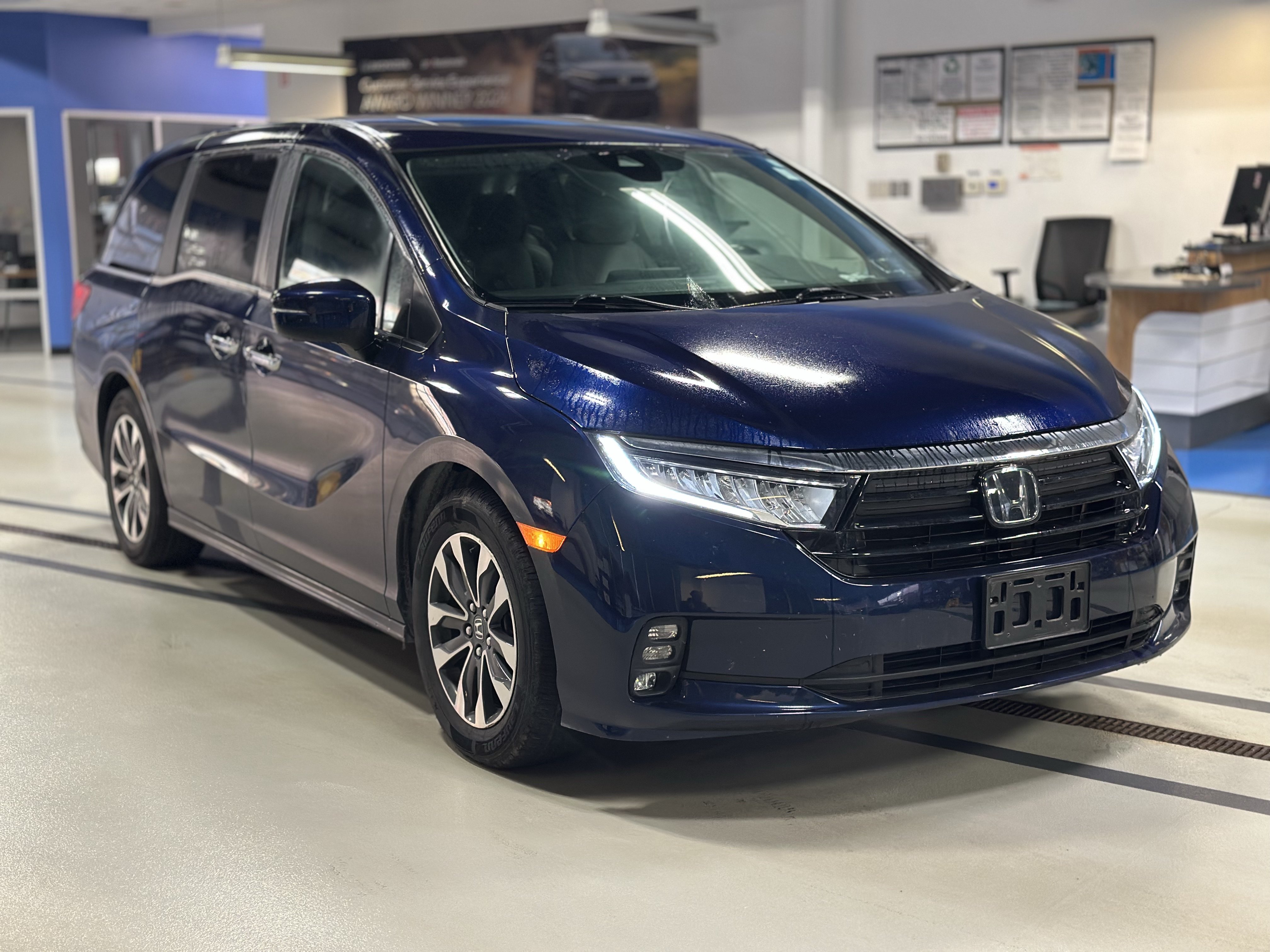 Used 2024 Honda Odyssey EX-L image 3