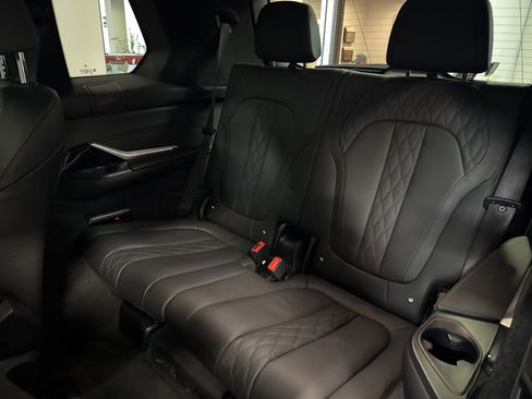 Used 2023 BMW X7 M60i w/ Executive Package image 26