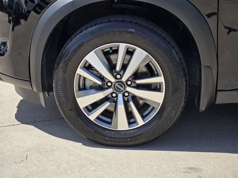Used 2025 Nissan Pathfinder SL FWD image 17