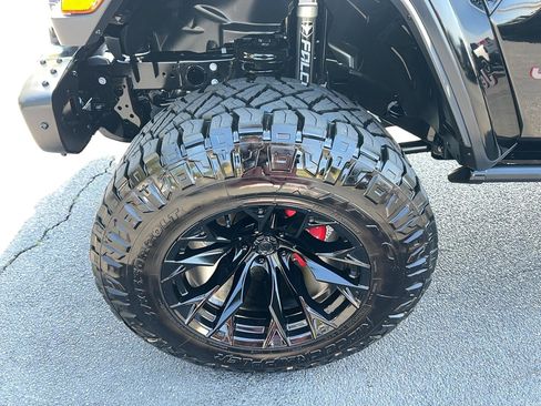 Used 2025 Jeep Gladiator Rubicon image 9