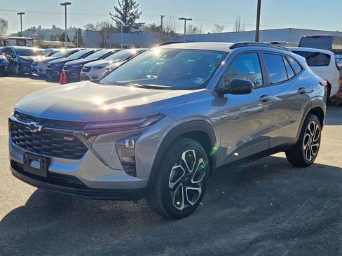 Used 2024 Chevrolet Trax RS w/ Sunroof Package image 3