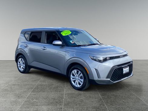 Used 2025 Kia Soul LX FWD image 7